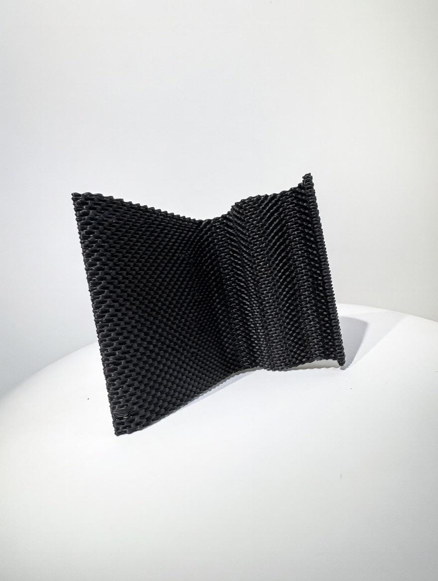 Mesh Phone Stand – Modern Desk Cell Holder – Minimalist Smartphone Dock – Ventilated Charging Stand – Office Desk Organizer